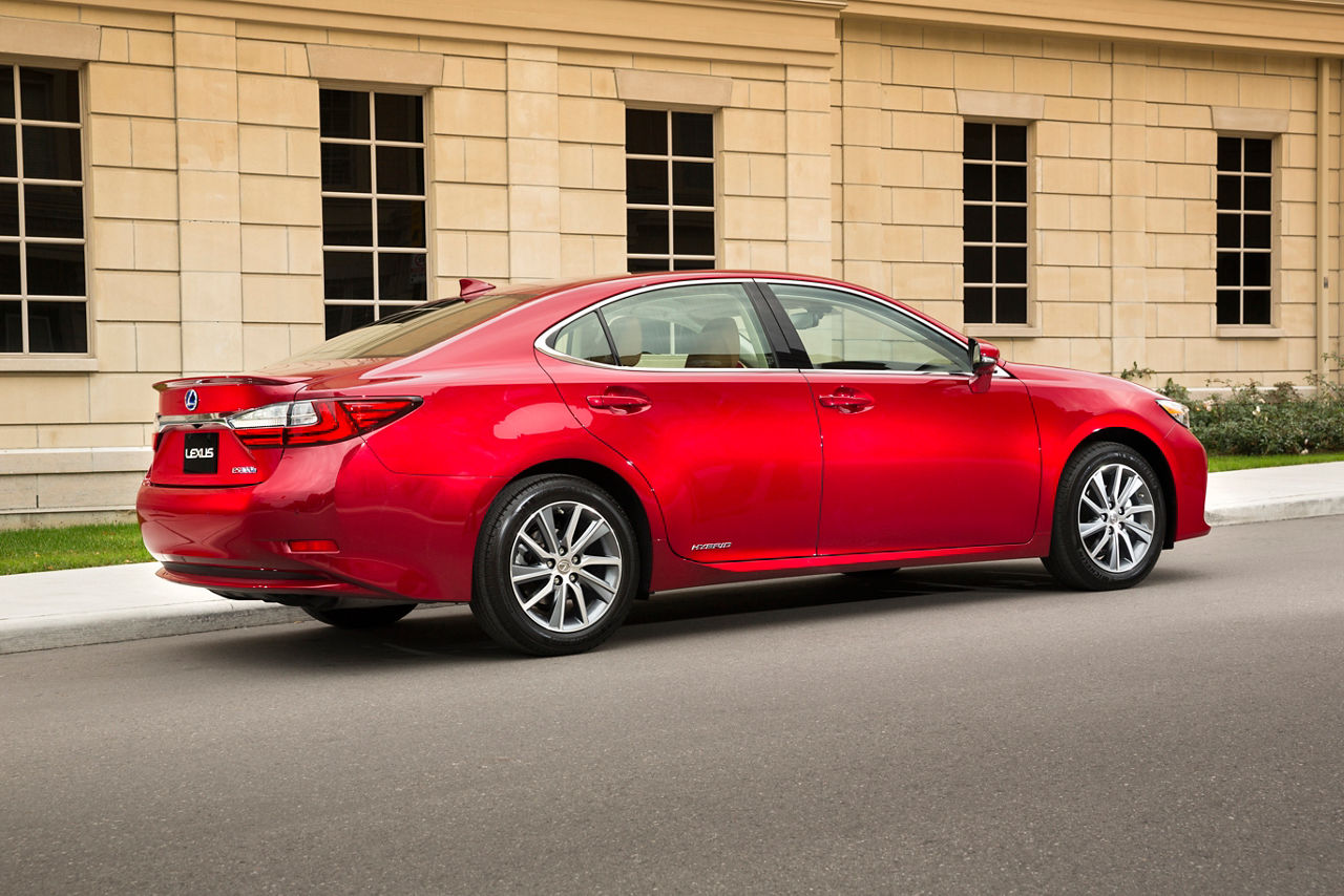 2016_Lexus_ES300h-10