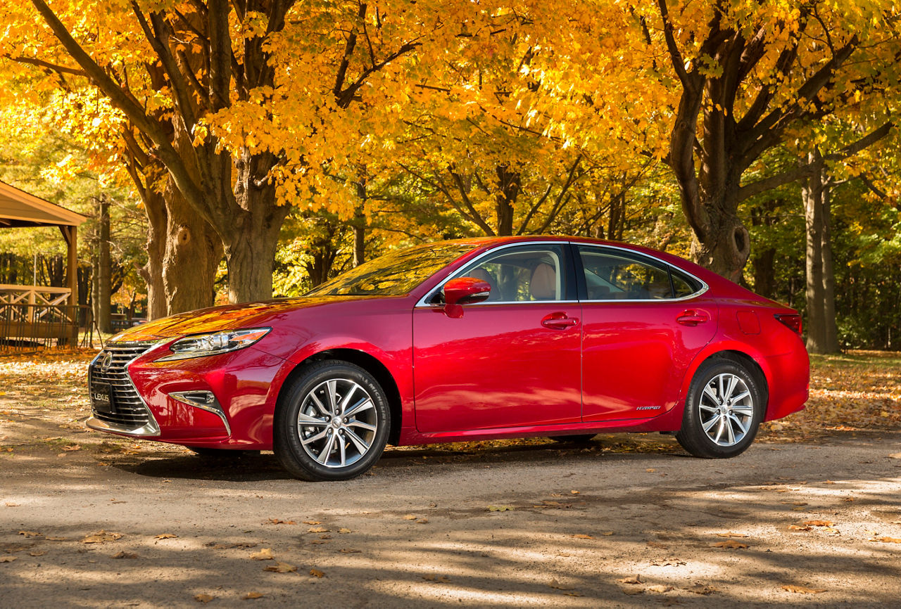 2016_Lexus_ES300h-11