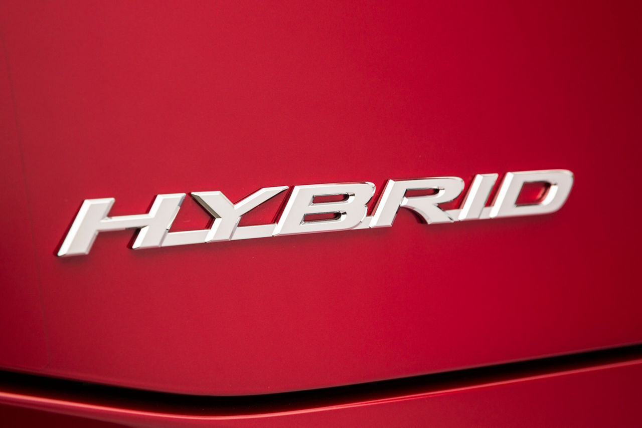 2016_Lexus_ES300h-15