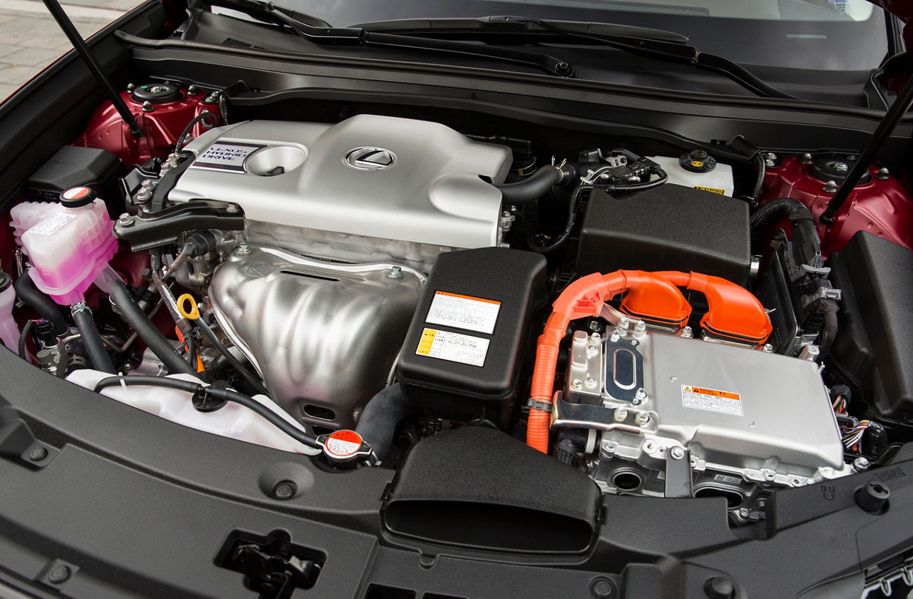 2016_Lexus_ES300h-17