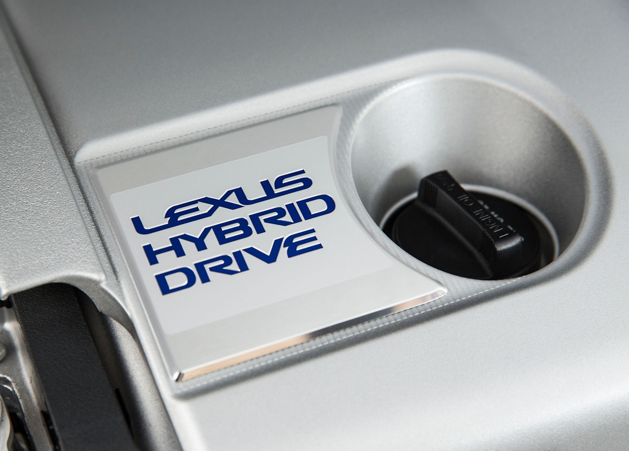 2016_Lexus_ES300h-18