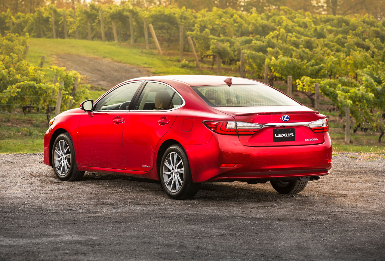 2016_Lexus_ES300h-2