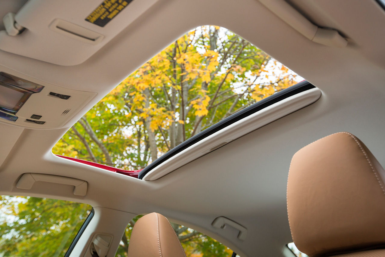 2016_Lexus_ES300h-22