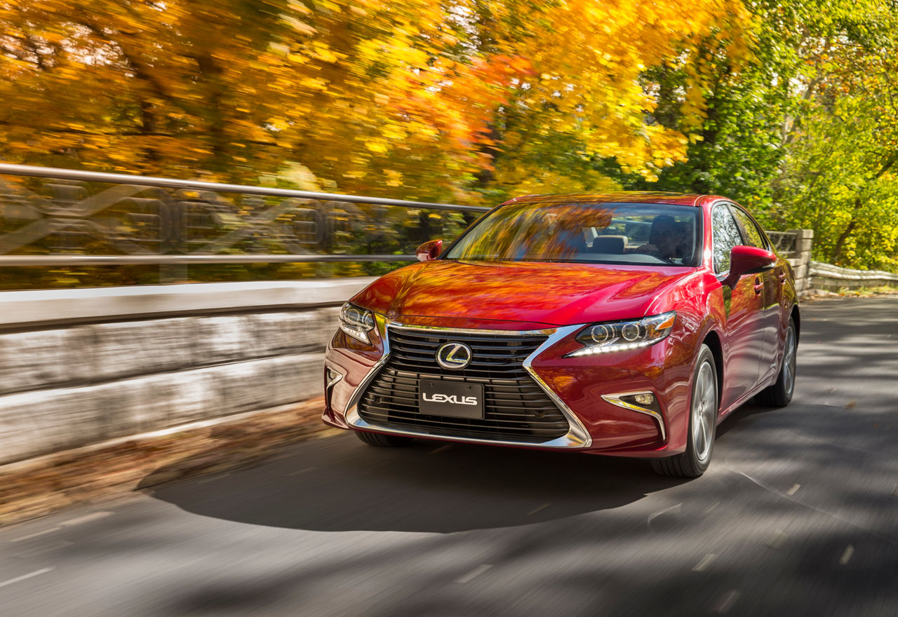 2016_Lexus_ES300h-3