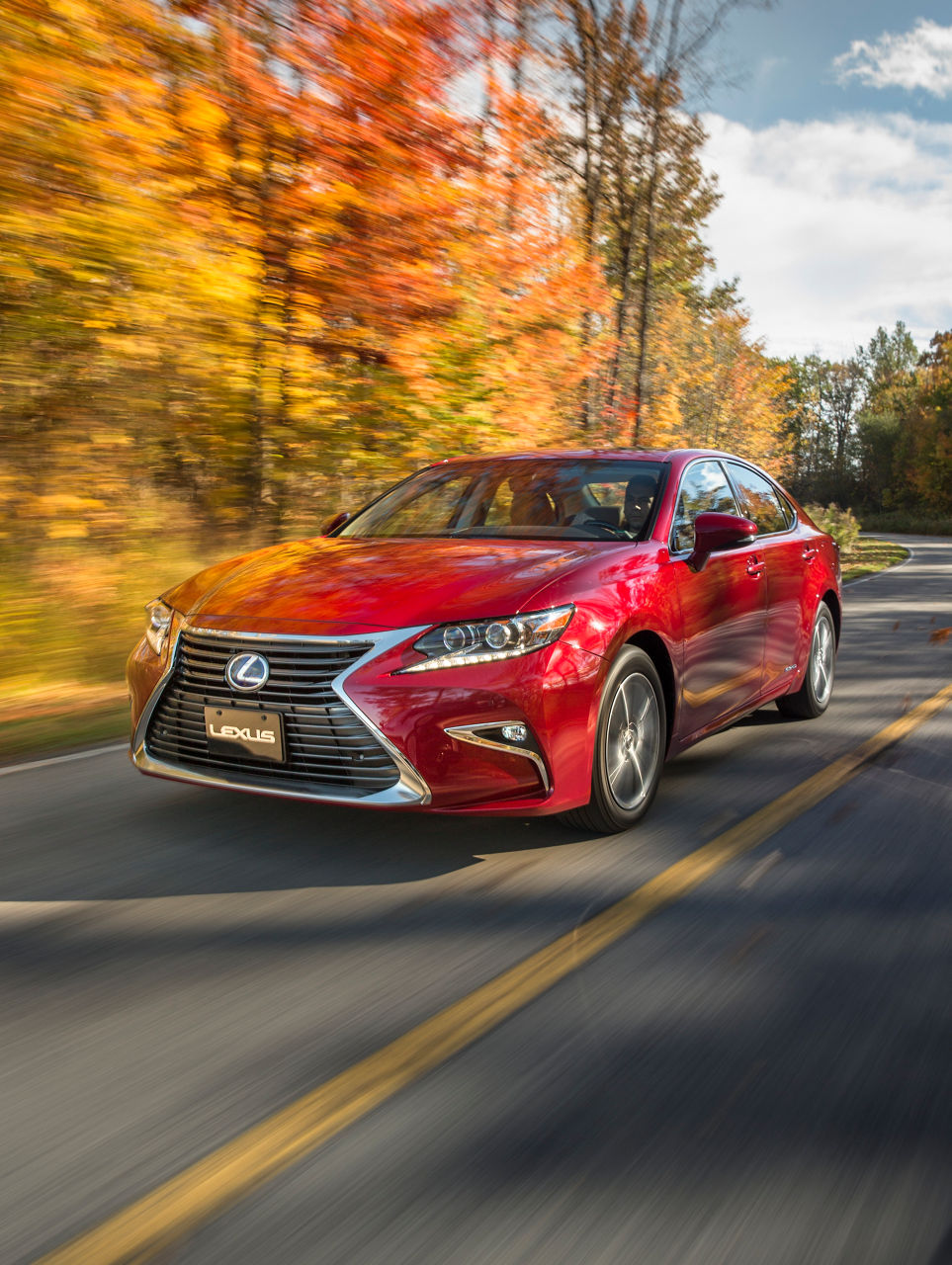 2016_Lexus_ES300h-4