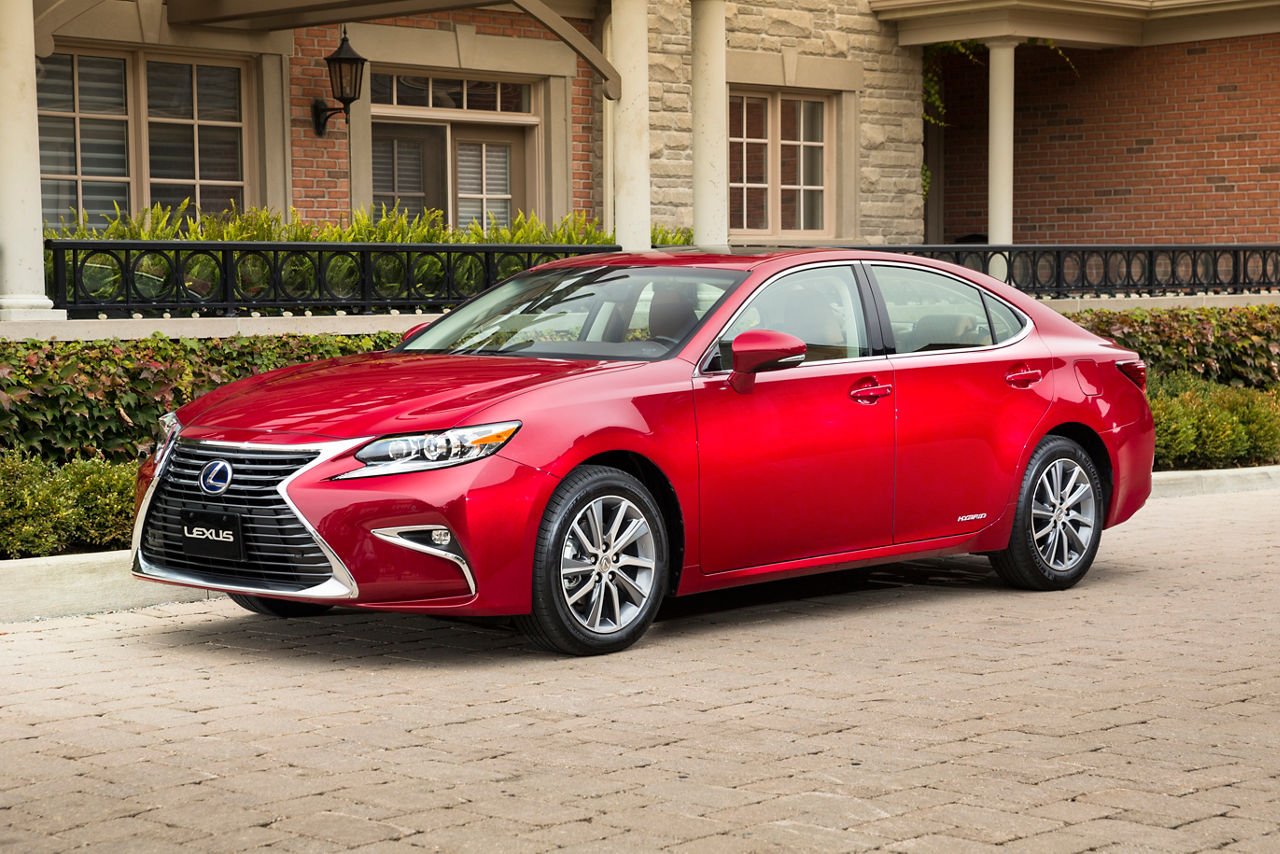 2016_Lexus_ES300h-5