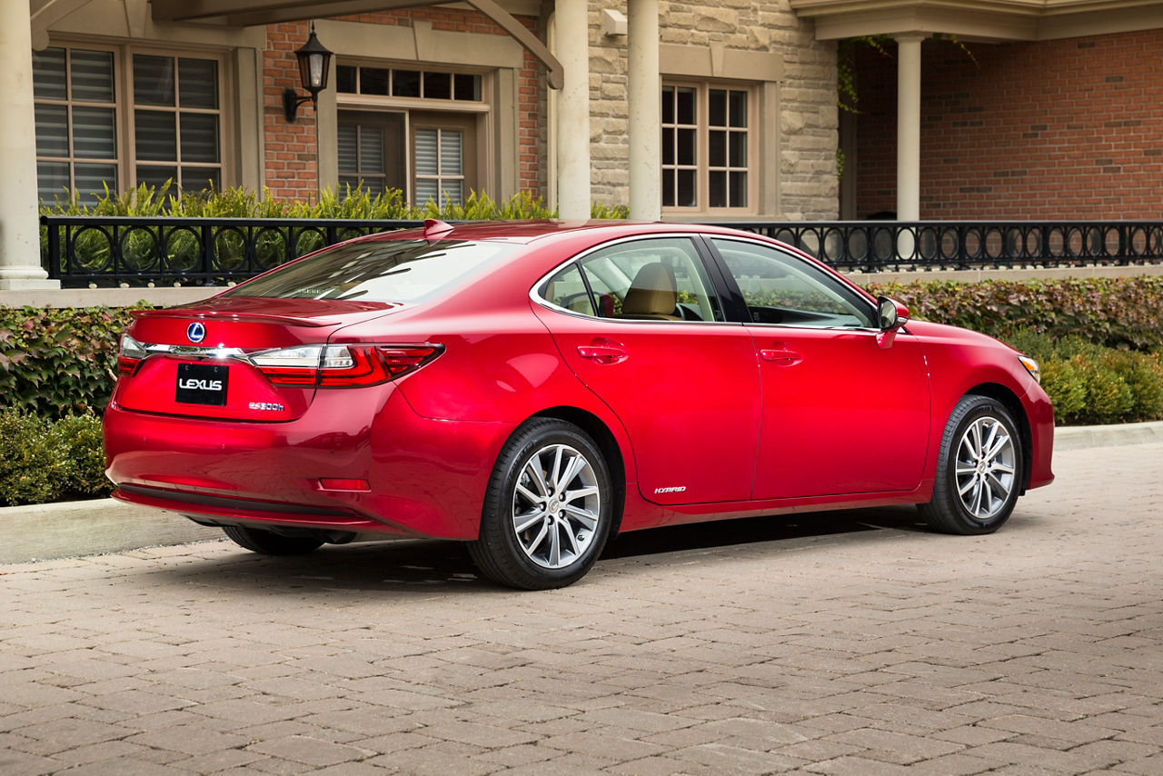 2016_Lexus_ES300h-6