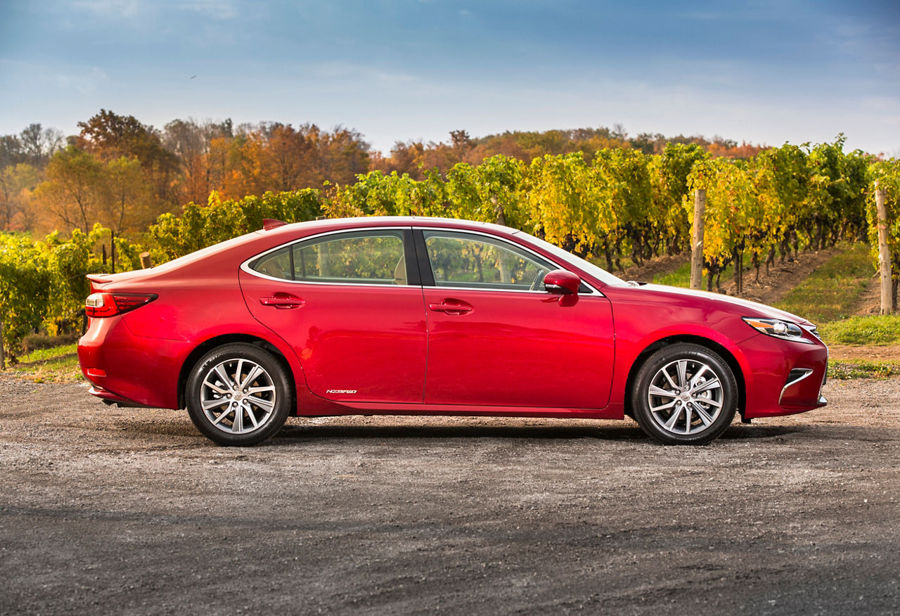 2016_Lexus_ES300h-7