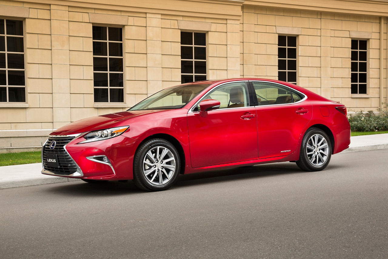 2016_Lexus_ES300h-9