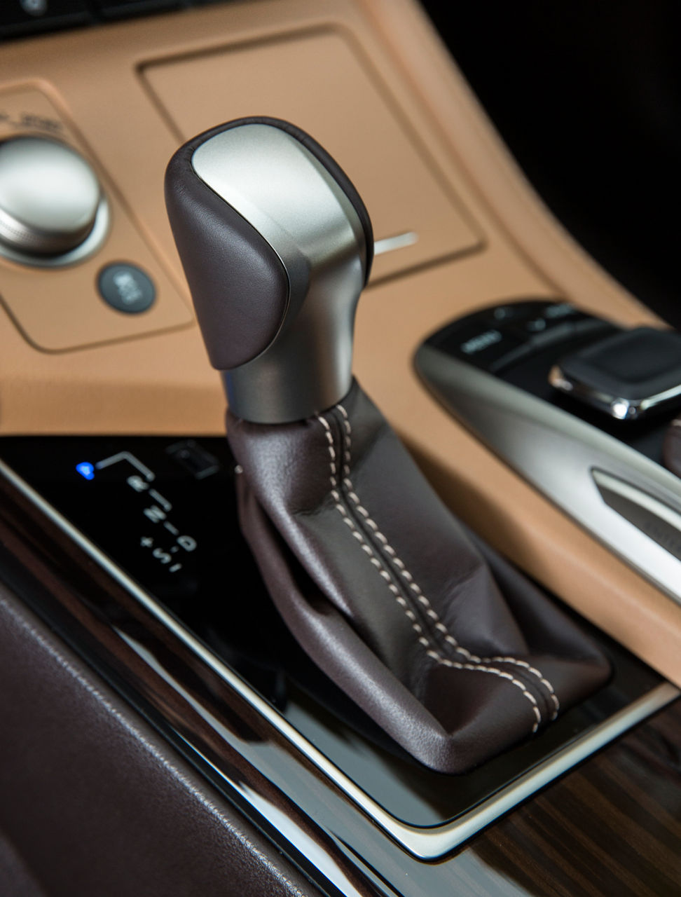 2016-2018_Lexus_ES350-24