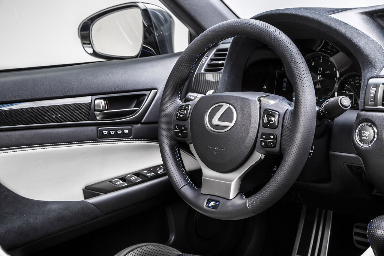 2016_Lexus_GS_F_024