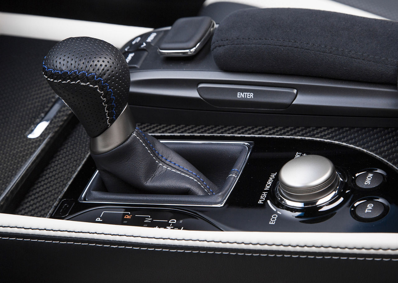 2016_Lexus_GS_F_034