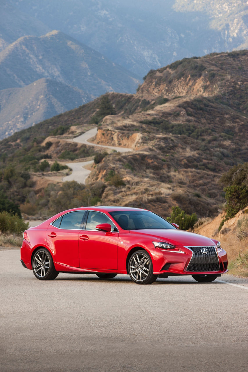 2016_Lexus_IS_200t_F_SPORT_002