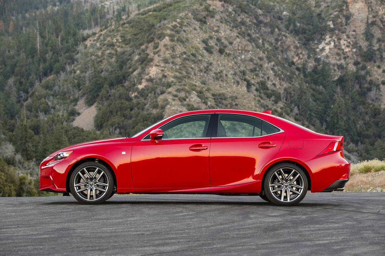2016_Lexus_IS_200t_F_SPORT_008