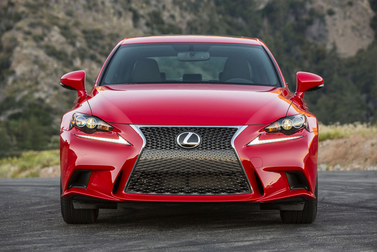 2016_Lexus_IS_200t_F_SPORT_009