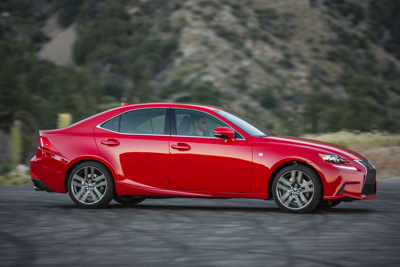 2016_Lexus_IS_200t_F_SPORT_013