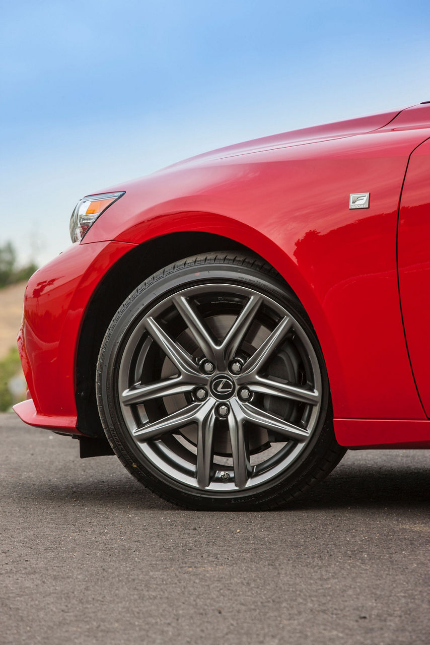 2016_Lexus_IS_200t_F_SPORT_014