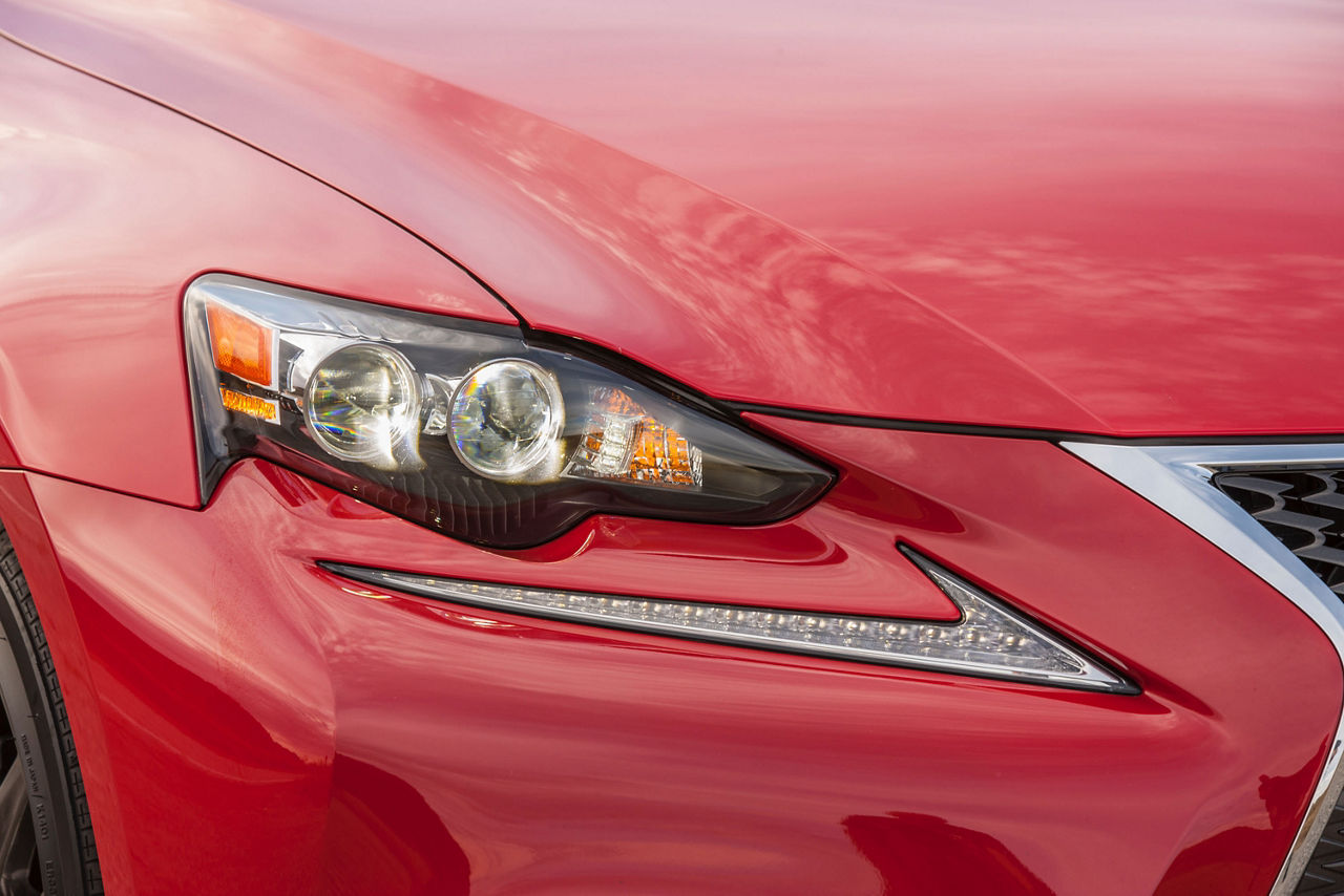 2016_Lexus_IS_200t_F_SPORT_015
