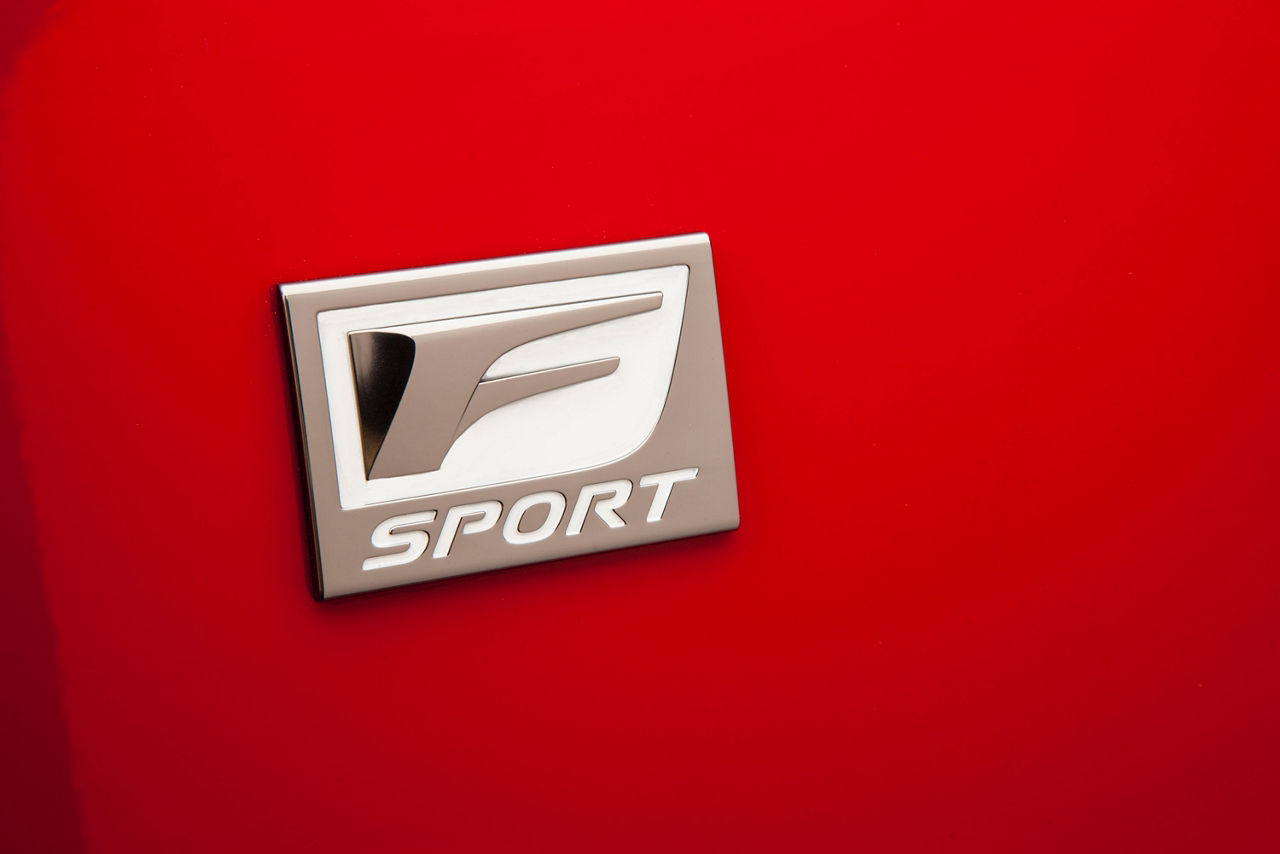2016_Lexus_IS_200t_F_SPORT_016