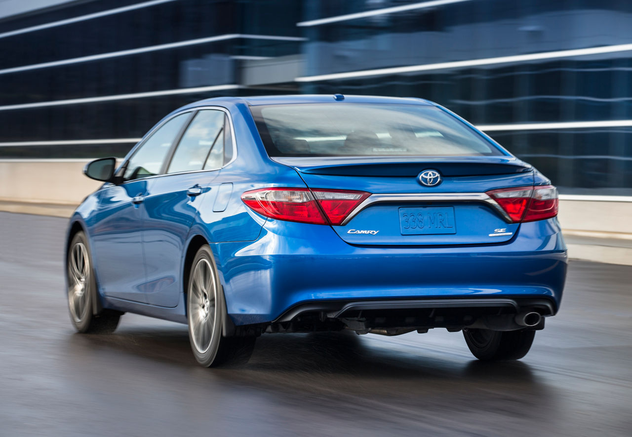 2016_Toyota_Camry_SE-4