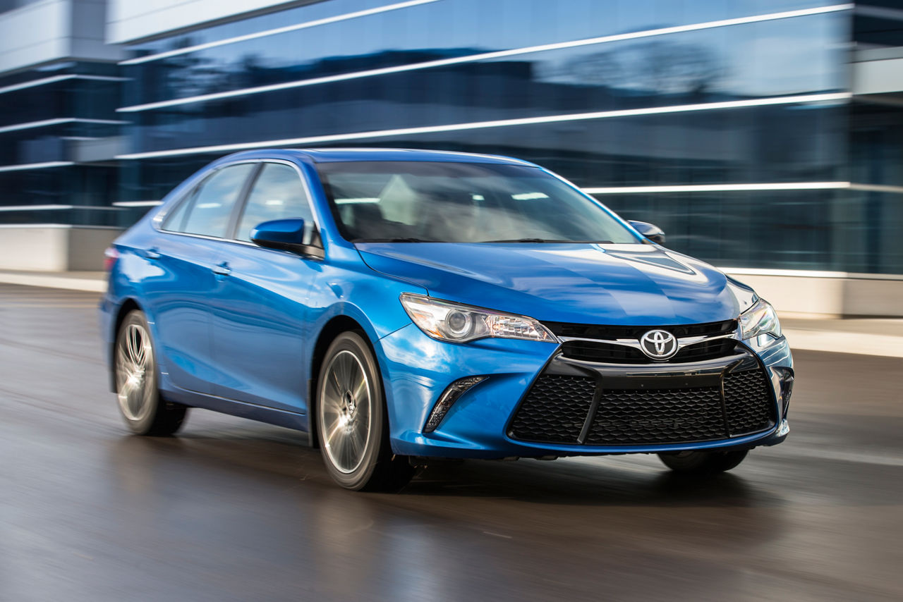 2016_Toyota_Camry_SE-5