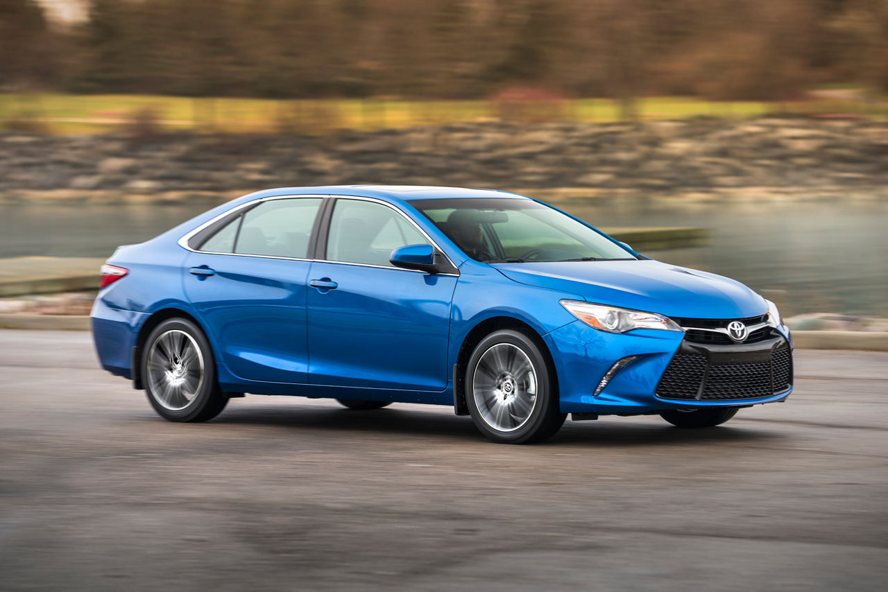 2016_Toyota_Camry_SE-8