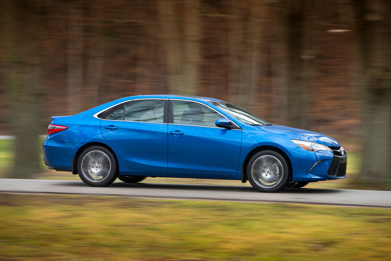 2016_Toyota_Camry_SE-9