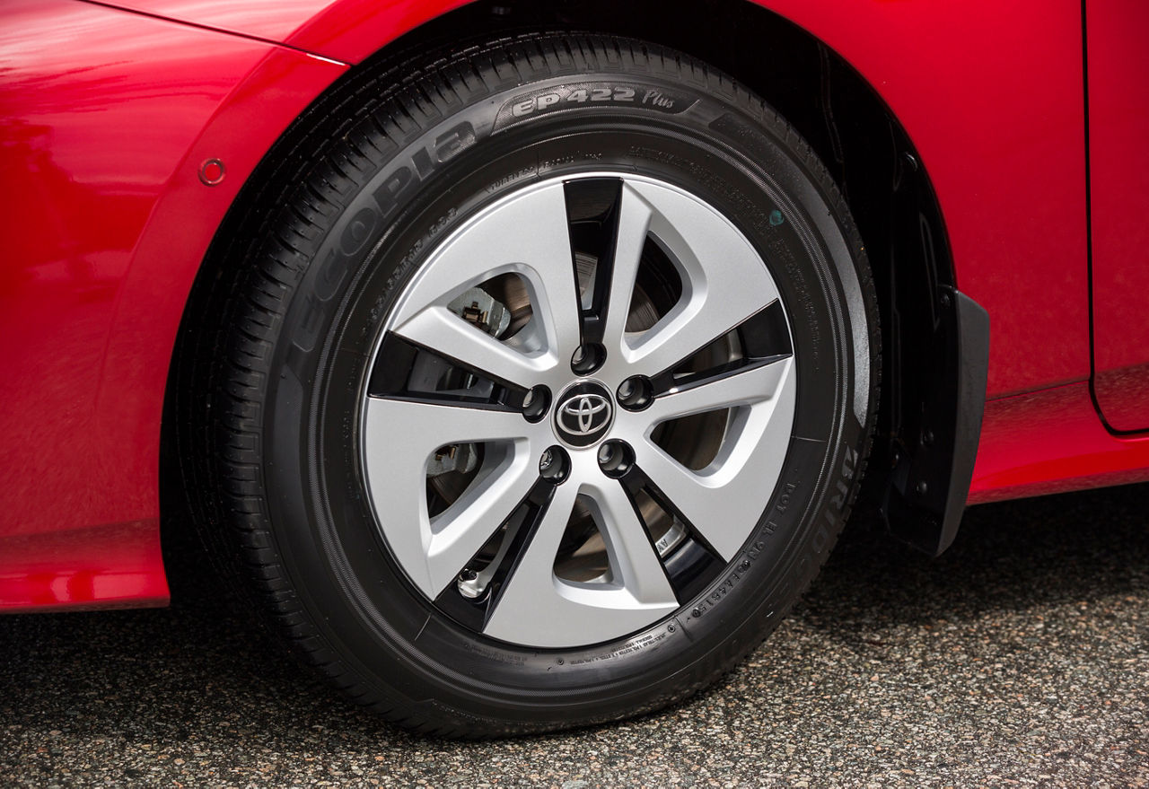 2016-2017 Toyota Prius Technology 10