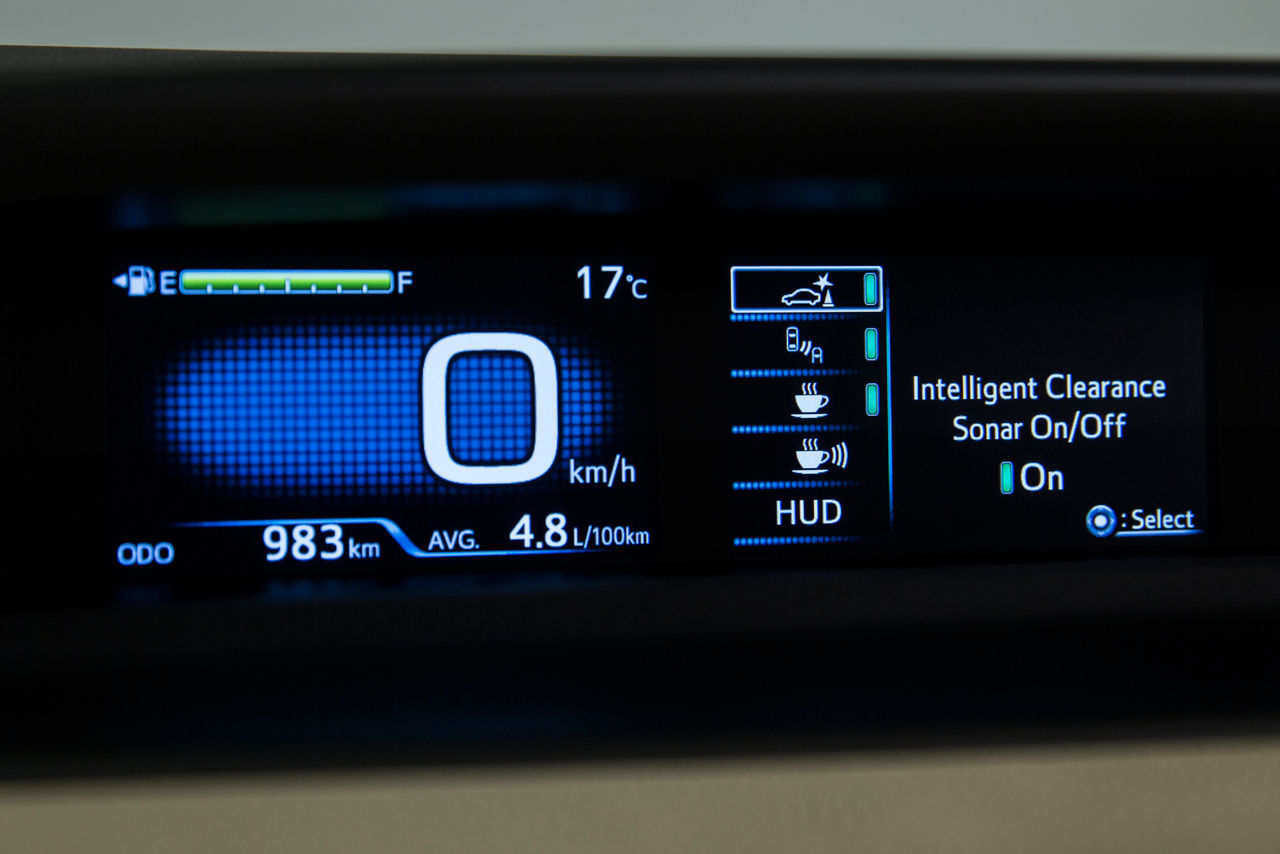 2016-2017 Toyota Prius Technology 15