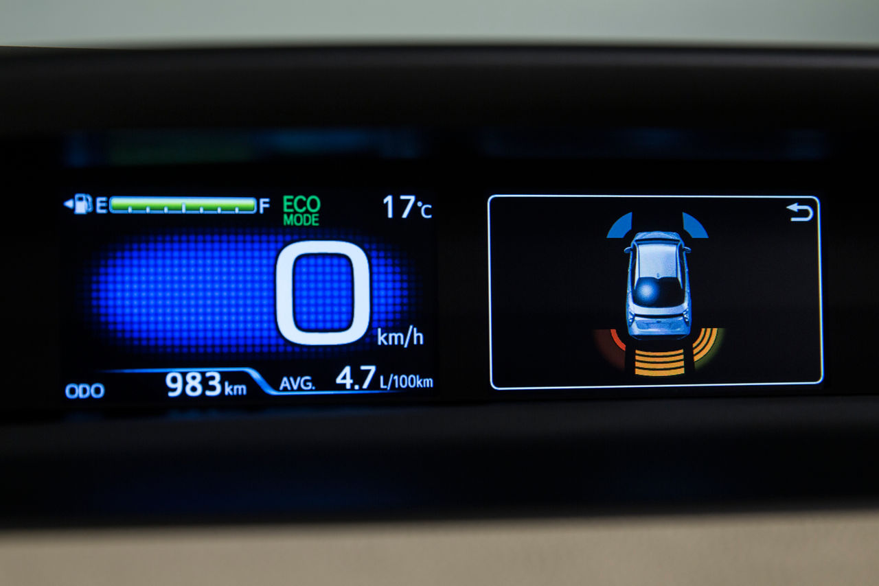 2016-2017 Toyota Prius Technology 16