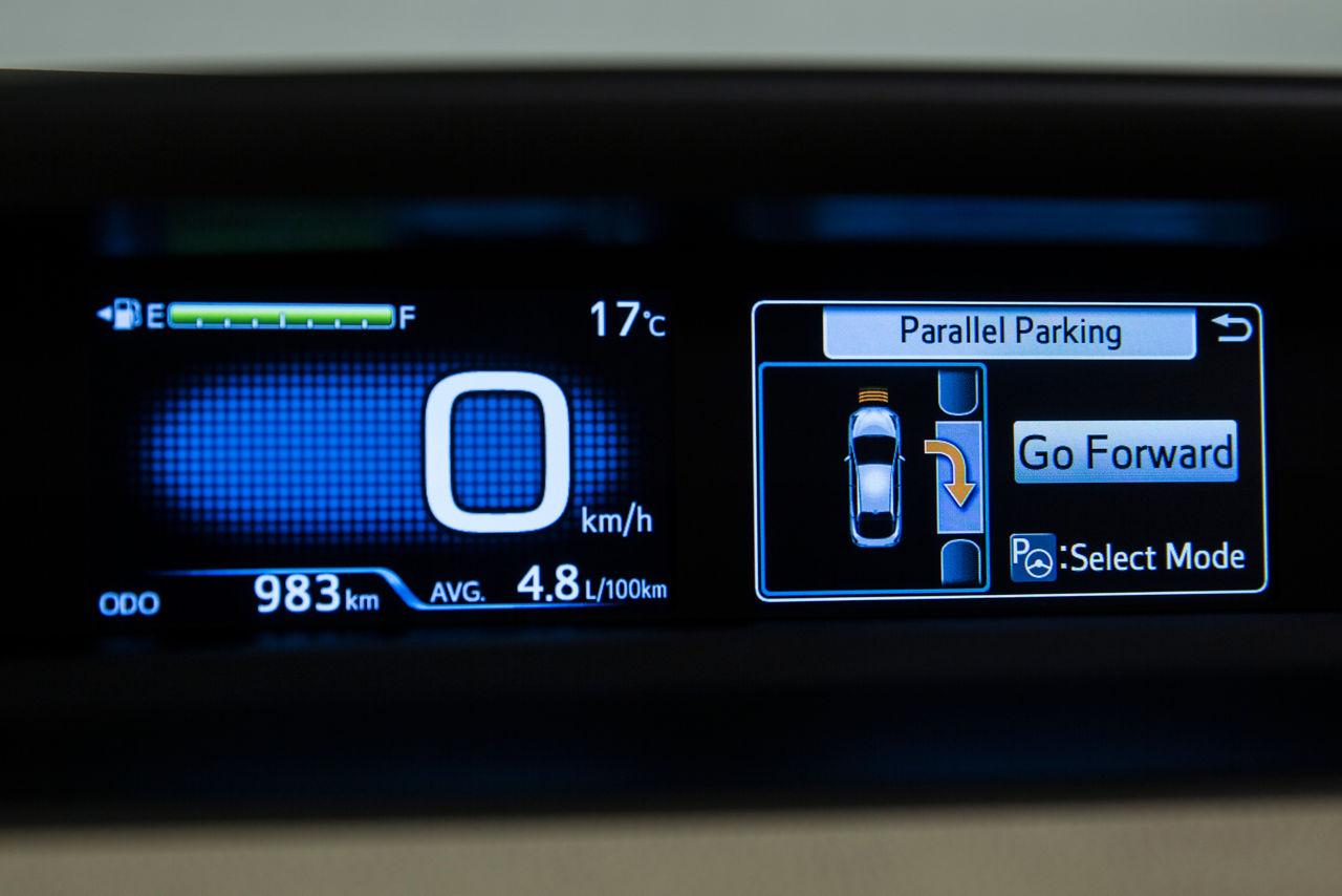 2016-2017 Toyota Prius Technology 17