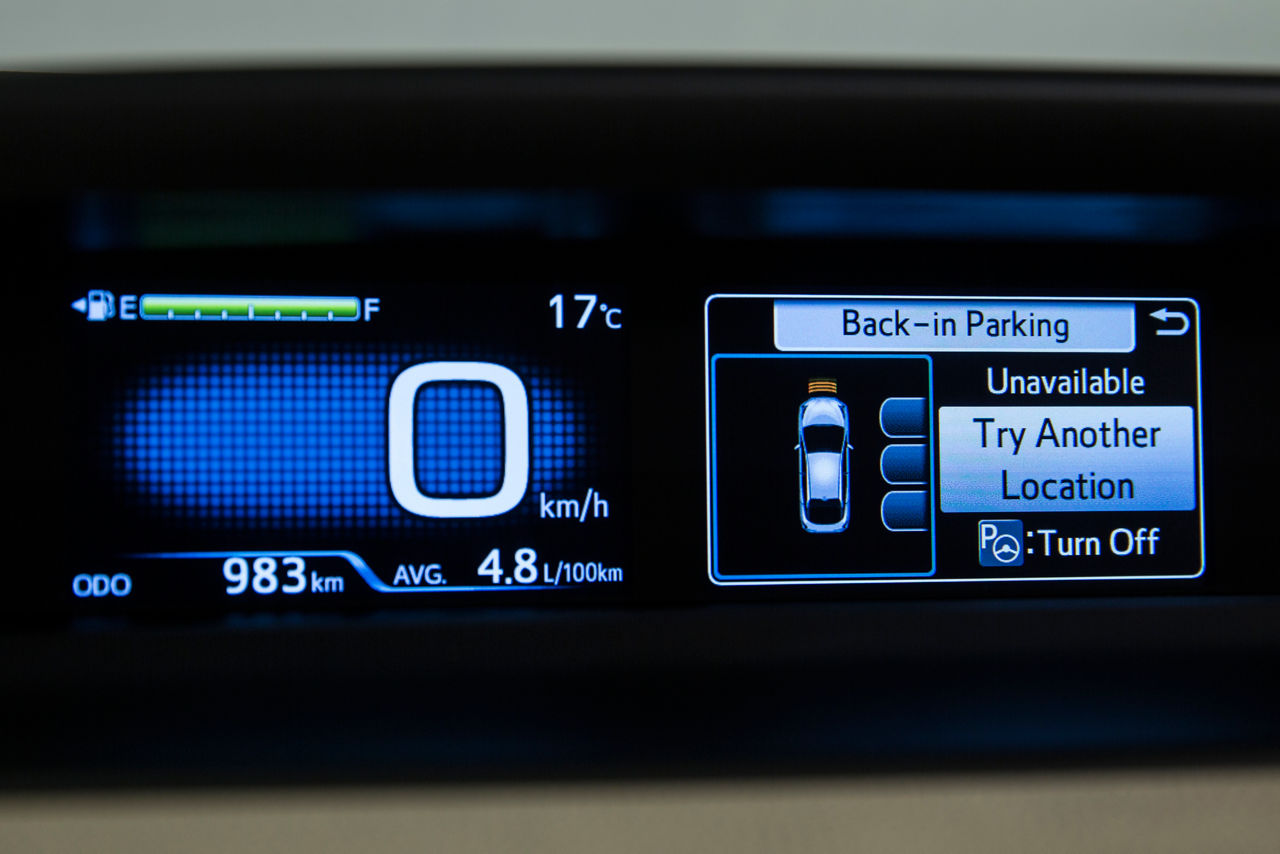 2016-2017 Toyota Prius Technology 18