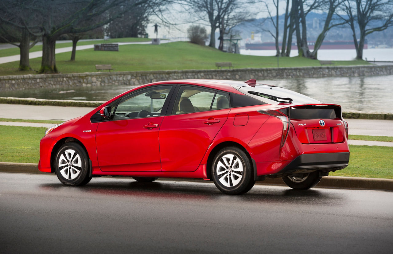 2016-2017 Toyota Prius Technology 6