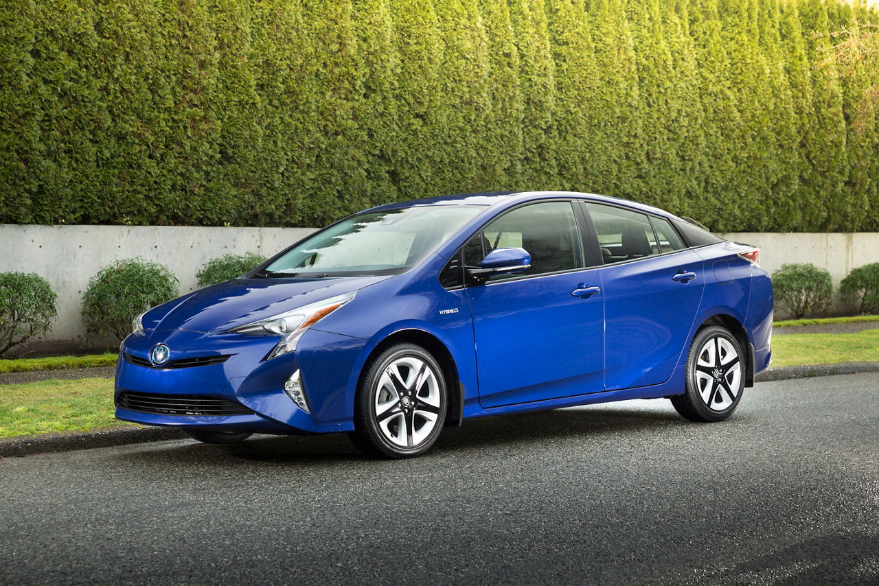 2016-2017 Toyota Prius Touring 1