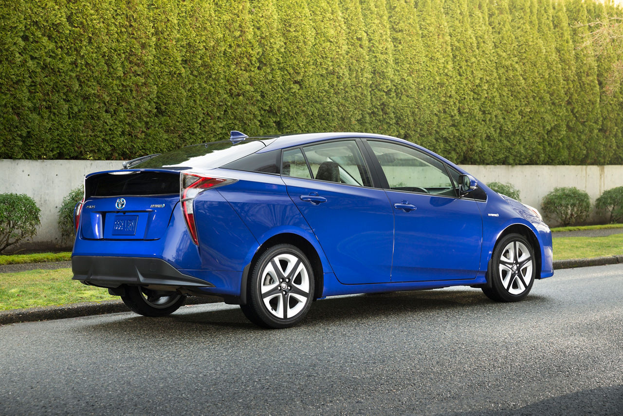 2016-2017 Toyota Prius Touring 2
