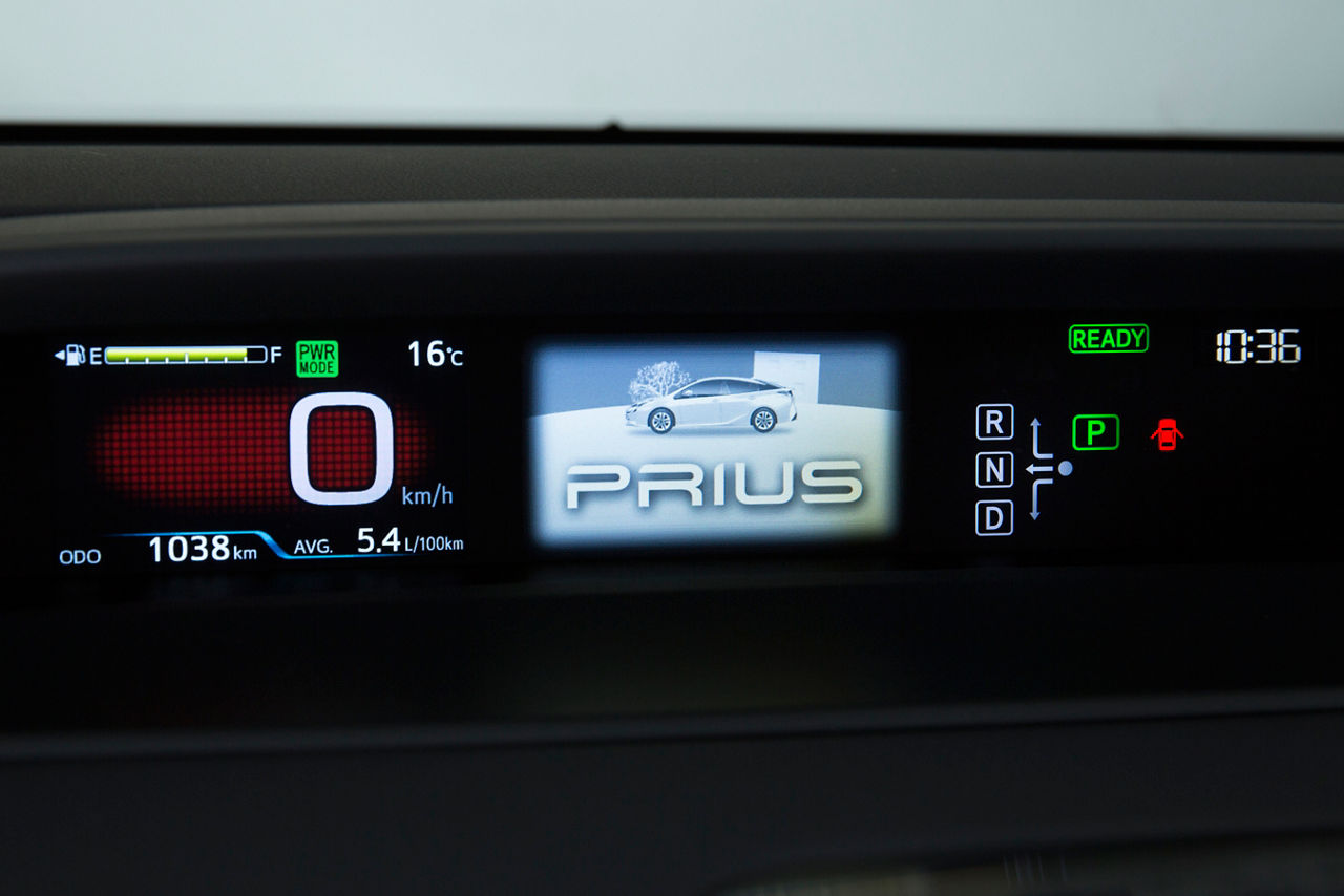 2016-2017 Toyota Prius Touring 29