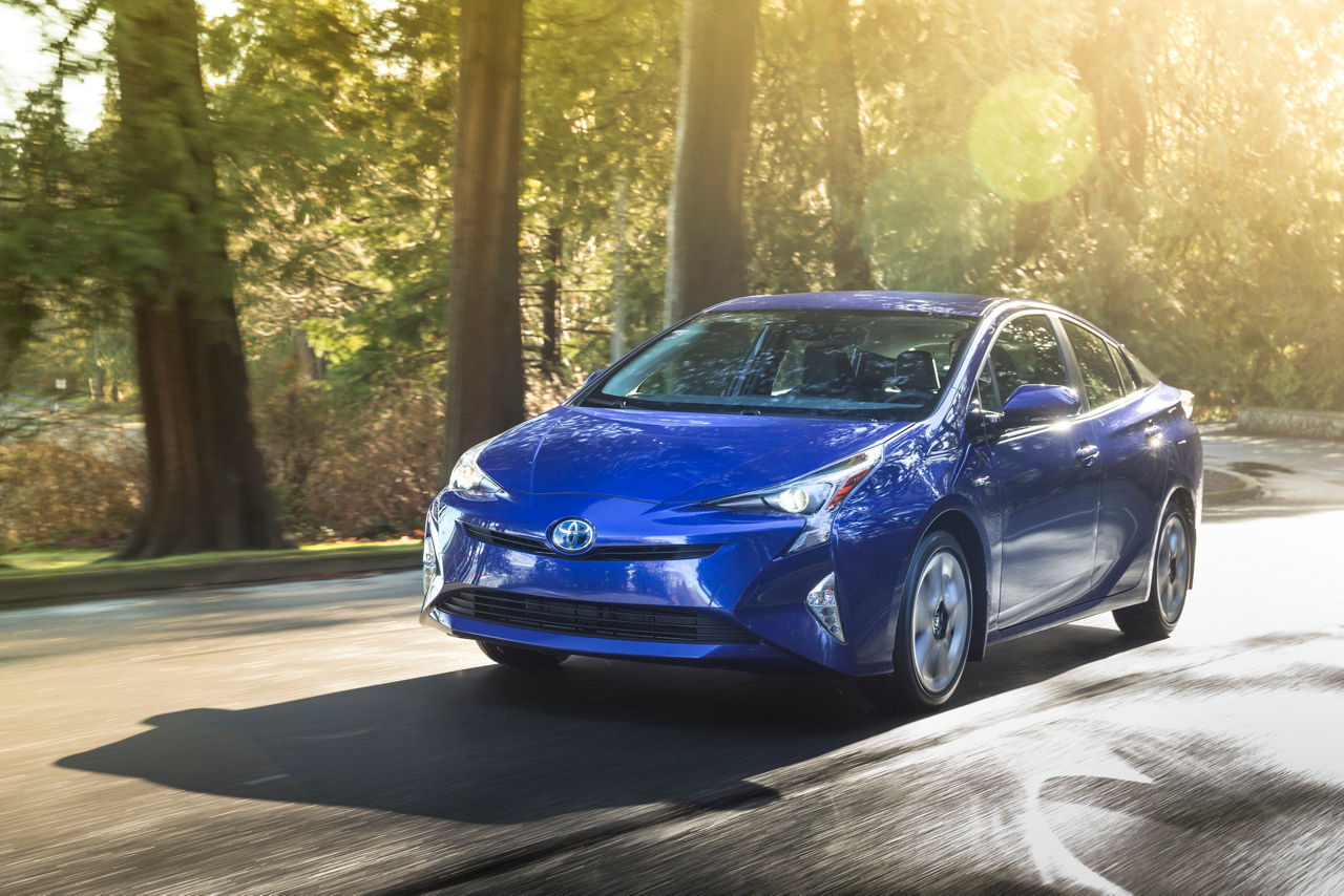 2016_Toyota_Prius_Touring-3