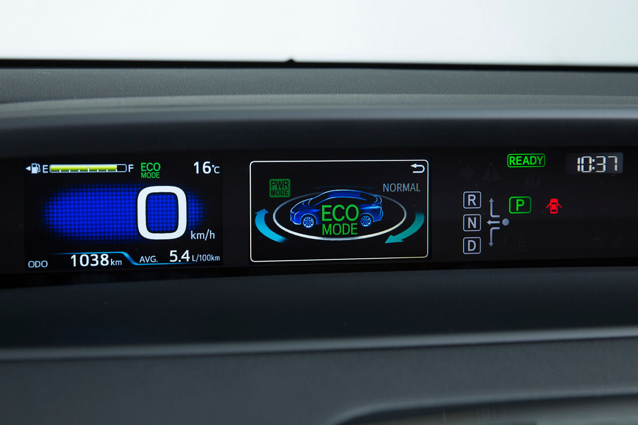 2016-2017 Toyota Prius Touring 32