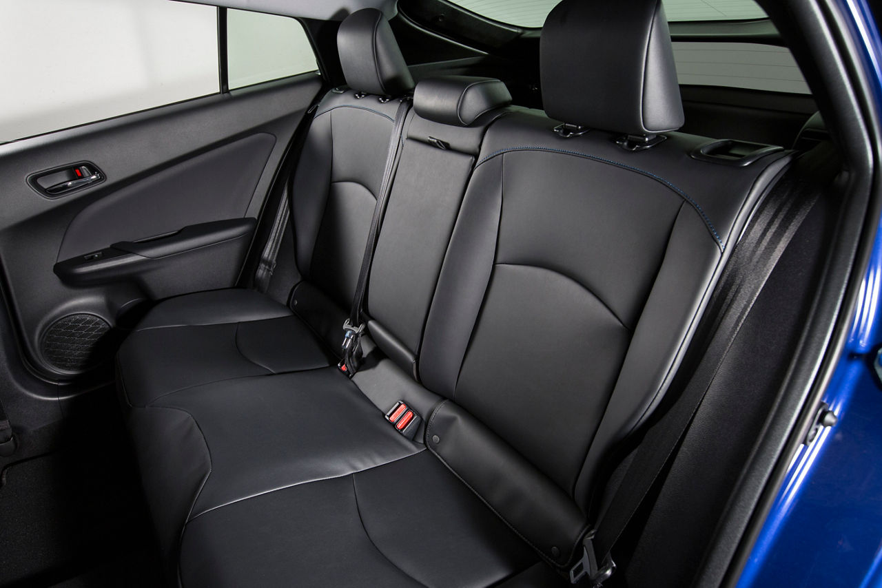 2016-2017 Toyota Prius Touring 35