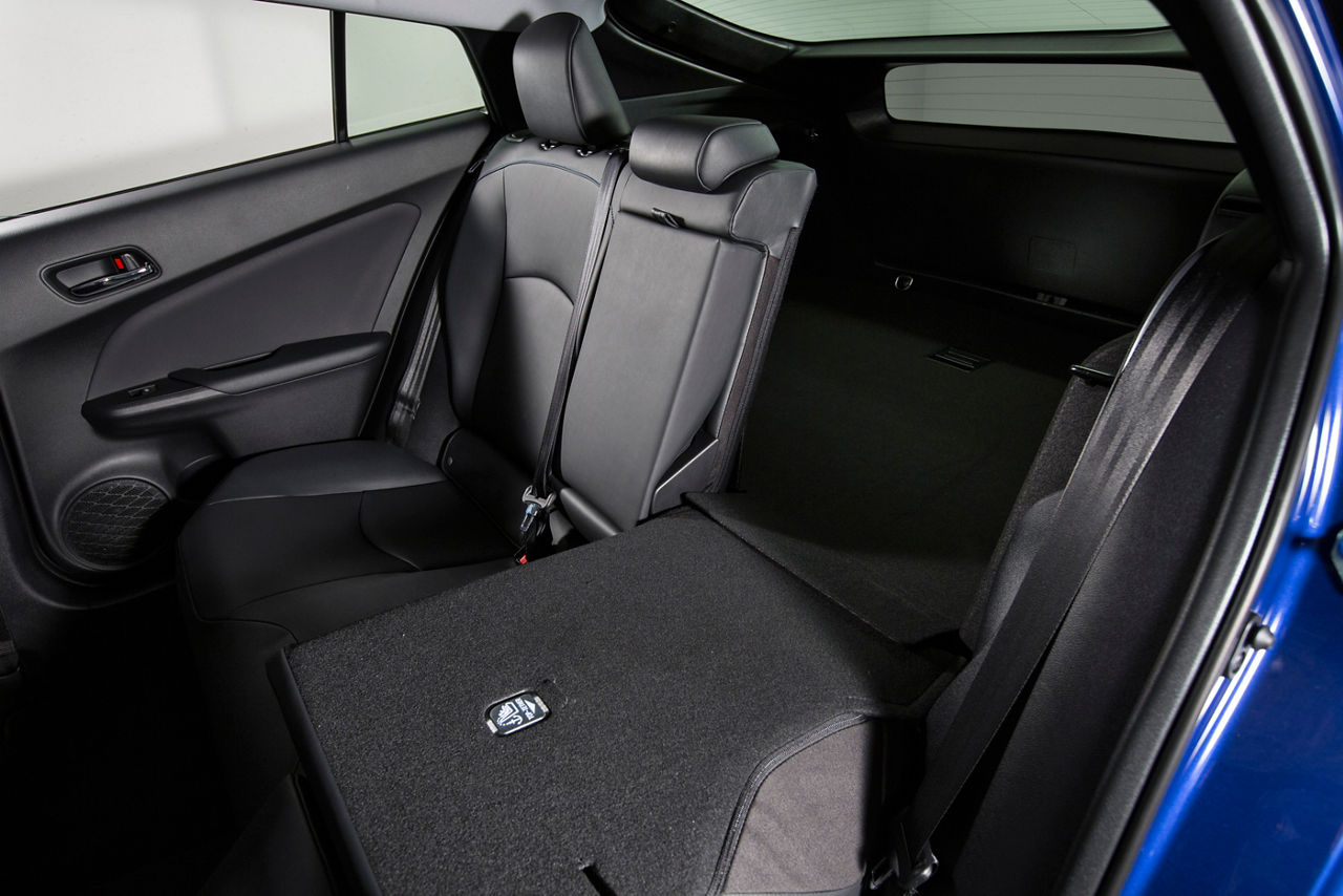 2016-2017 Toyota Prius Touring 36