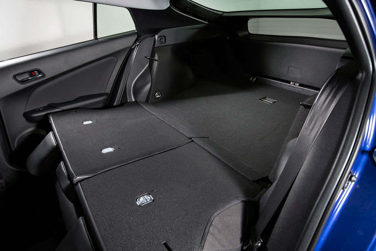 2016-2017 Toyota Prius Touring 37