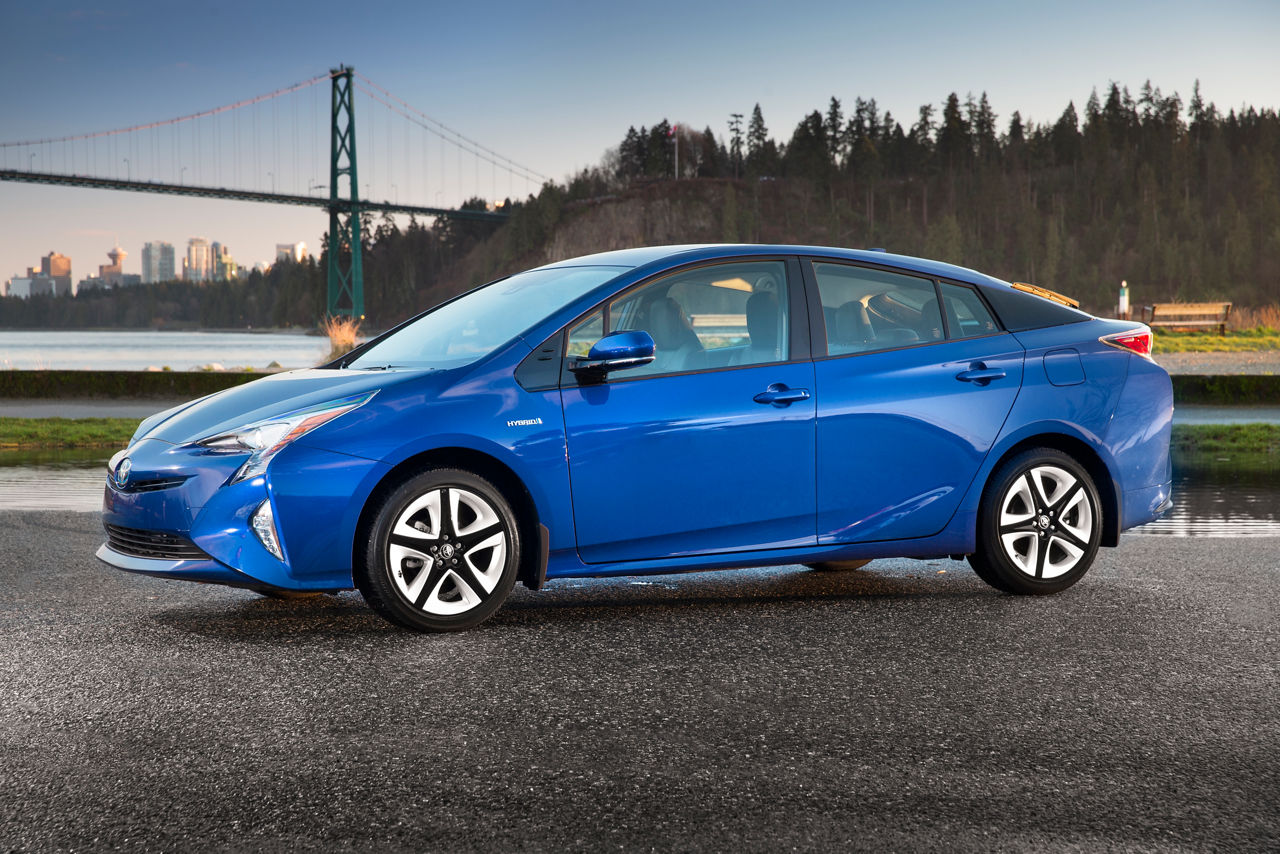 2016-2017 Toyota Prius Touring 8