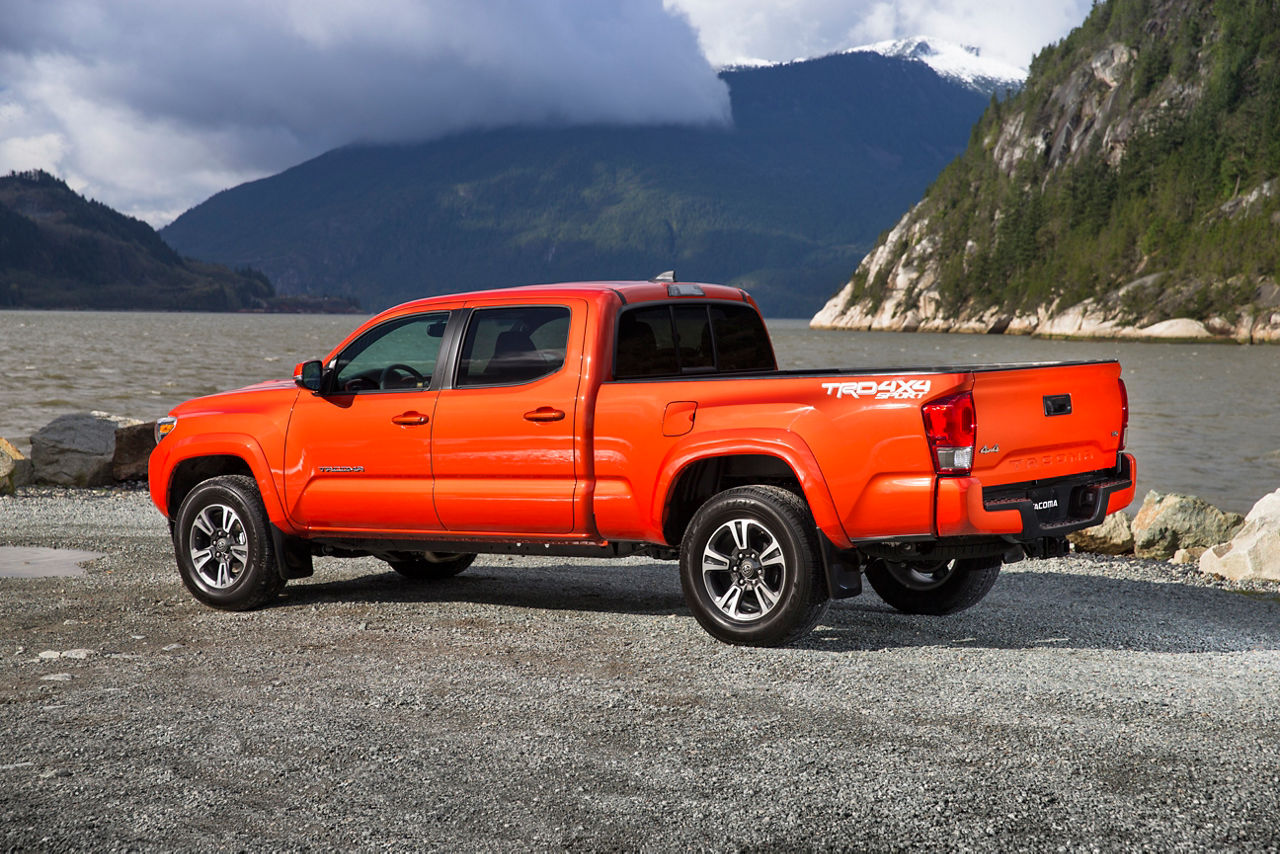 2016_Toyota_Tacoma-16