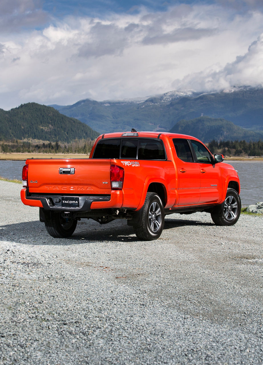2016_Toyota_Tacoma-19