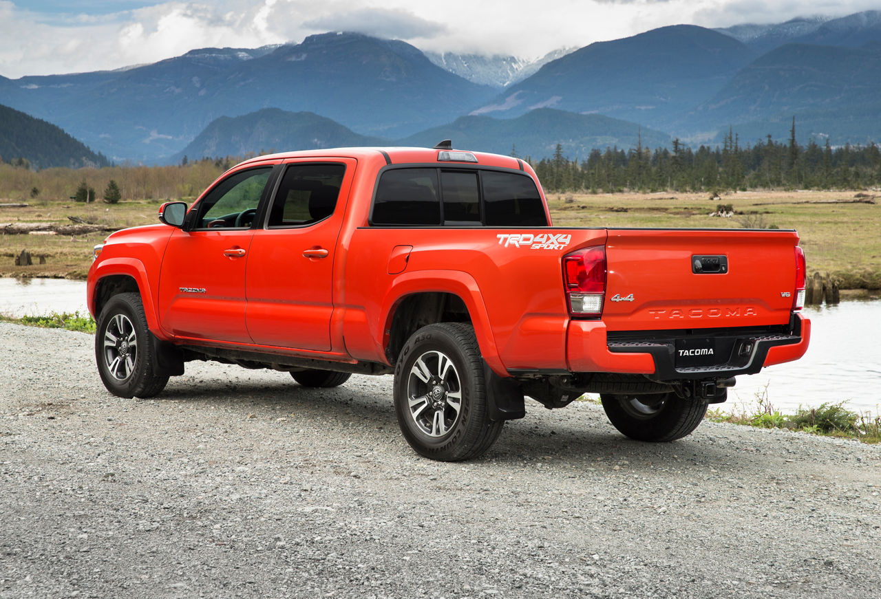 2016_Toyota_Tacoma-2