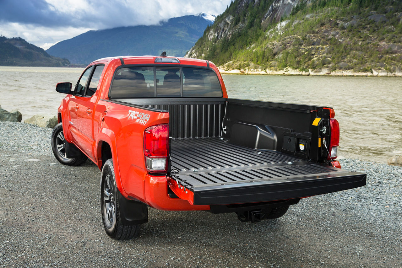 2016_Toyota_Tacoma-40