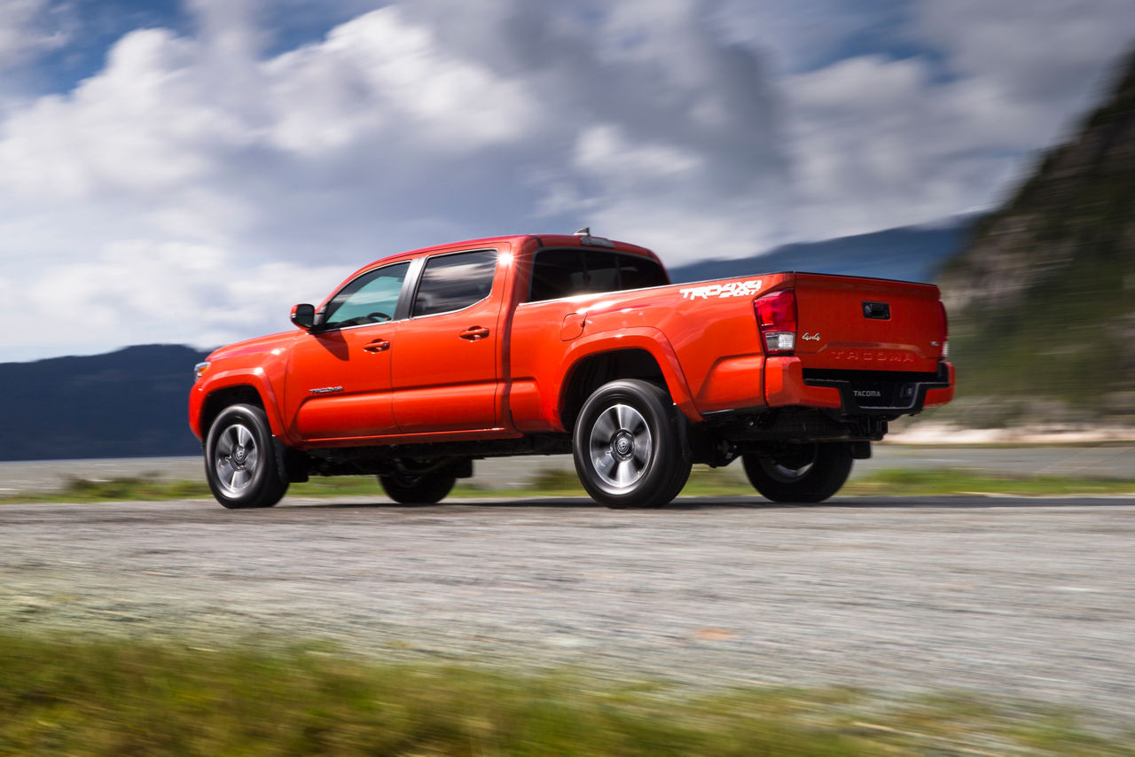 2016_Toyota_Tacoma-8