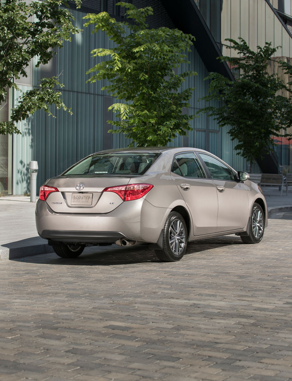2017 Toyota Corolla LE - 004