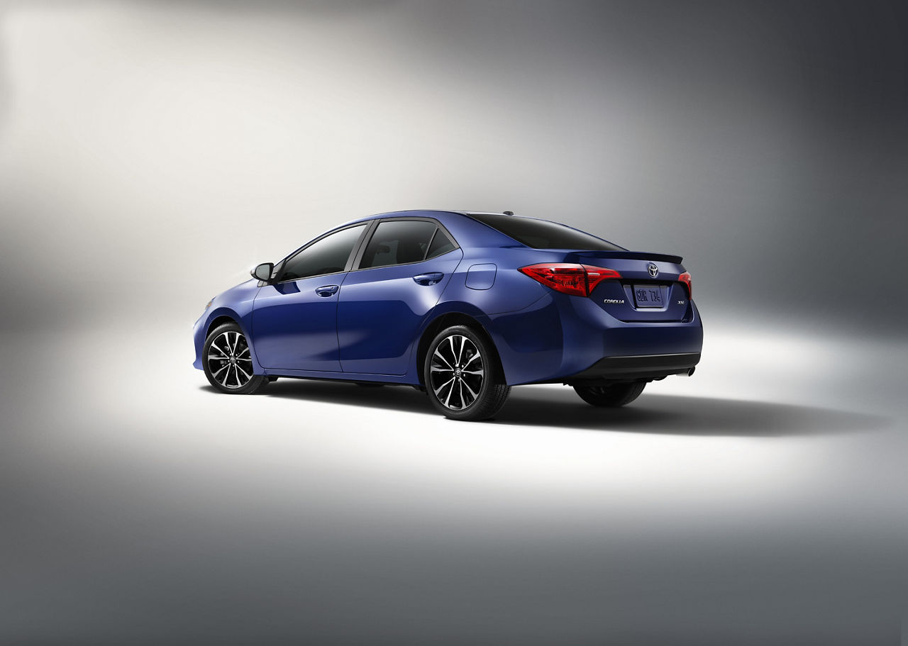 2017_Toyota_Corolla_XSE_2