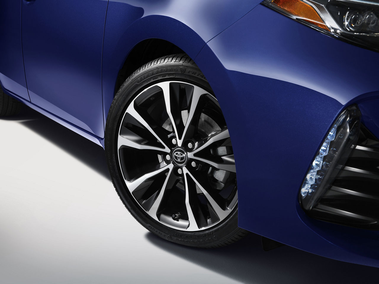 2017_Toyota_Corolla_XSE_3_